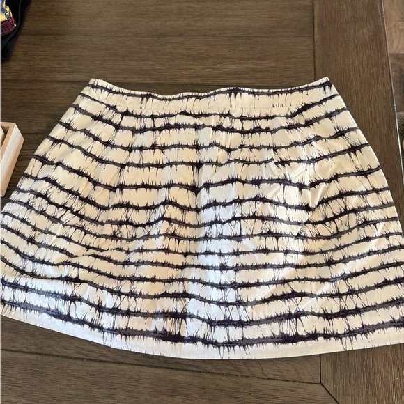 Diane Von Furstenberg Black and White Mini Skirt - Picture 3 of 3